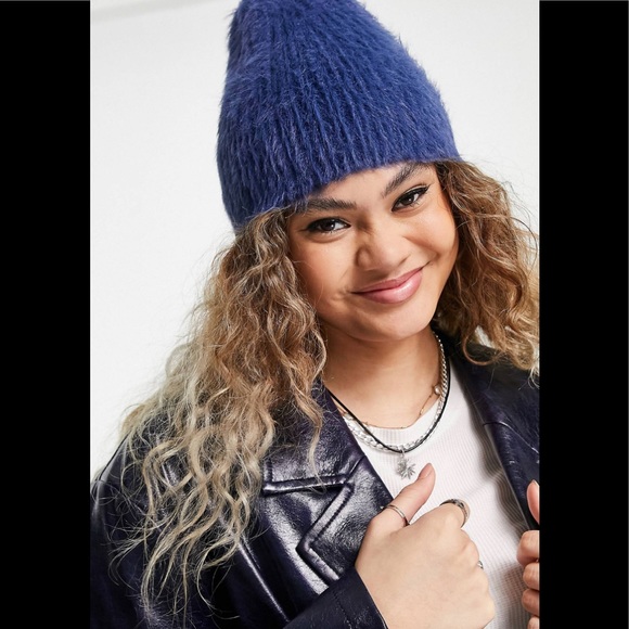 NWT WEEKDAY KNITTED BEANIE O/S - Picture 2 of 4